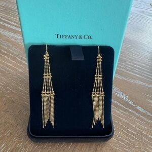 COPY - Discontinued genuine Tiffany 18k gold
Eiffel Tower/Chandelier earrings